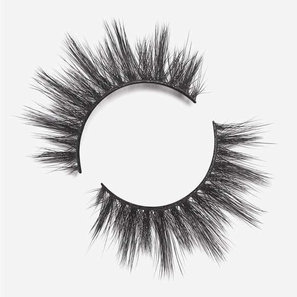 Lilly Lashes in Miami - Picture 5 of 6